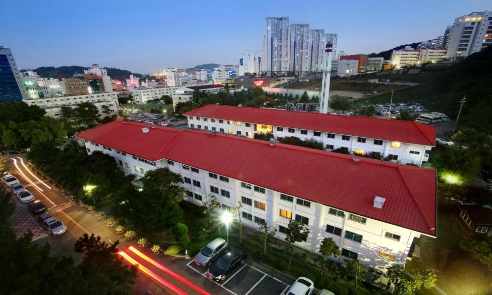 Admiral Hotel Geoje Bagian luar foto