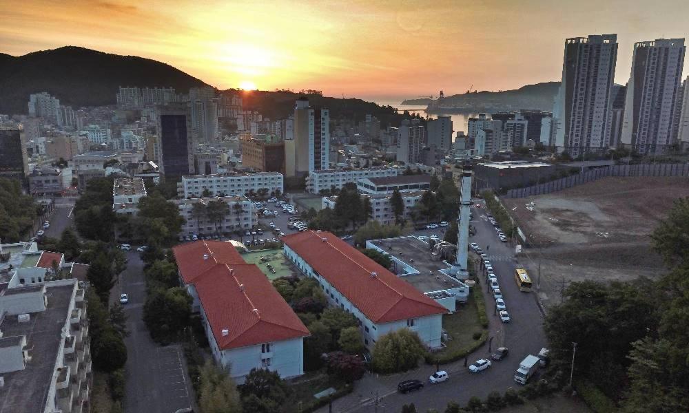 Admiral Hotel Geoje Bagian luar foto