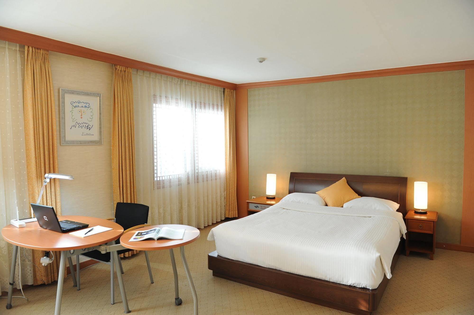 Admiral Hotel Geoje Bagian luar foto
